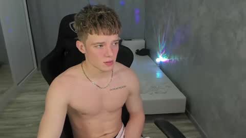 Snapshot of hogrider192 chatting on January 29, 10:11 pm Victor online show from January 29, 10:11 pm