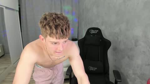 Snapshot of hogrider192 chatting on January 30, 11:45 pm Victor online show from January 30, 11:45 pm