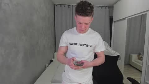 Snapshot of hogrider192 chatting on March 12, 11:12 pm Victor online show from March 12, 11:12 pm