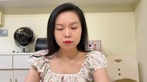 Snapshot of hola_sunflower chatting on July 5, 2:46 pm amy online show from July 5, 2:46 pm