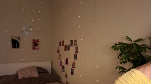 Moni Monica online show from October 17, 8:06 am