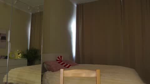 Moni Monica online show from March 11, 8:09 am