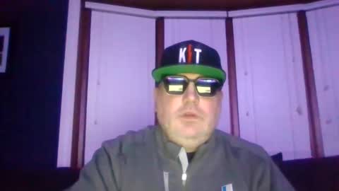 Snapshot of holden_minutz chatting on December 5, 9:40 am holden_minutz online show from December 5, 9:40 am