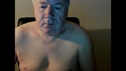 Snapshot of holgerhb53 chatting on February 4, 4:48 am Holger online show from February 4, 4:48 am