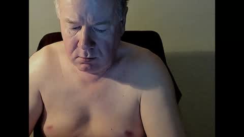 Snapshot of holgerhb53 chatting on February 5, 8:21 am Holger online show from February 5, 8:21 am