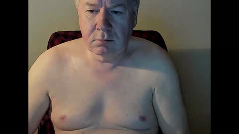 Snapshot of holgerhb53 chatting on February 6, 7:35 am Holger online show from February 6, 7:35 am