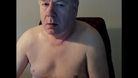 Snapshot of holgerhb53 chatting on February 7, 10:08 am Holger online show from February 7, 10:08 am