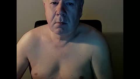 Snapshot of holgerhb53 chatting on February 10, 3:35 am Holger online show from February 10, 3:35 am