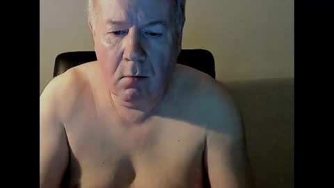 Snapshot of holgerhb53 chatting on February 10, 6:42 am Holger online show from February 10, 6:42 am