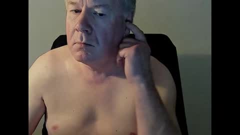 Snapshot of holgerhb53 chatting on February 13, 9:41 am Holger online show from February 13, 9:41 am