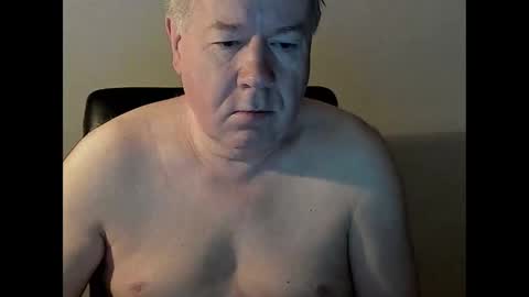 Snapshot of holgerhb53 chatting on February 23, 3:45 am Holger online show from February 23, 3:45 am