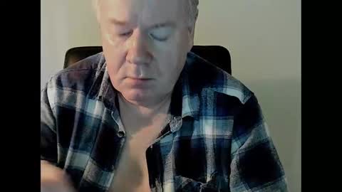 Snapshot of holgerhb53 chatting on March 6, 2:40 pm Holger online show from March 6, 2:40 pm