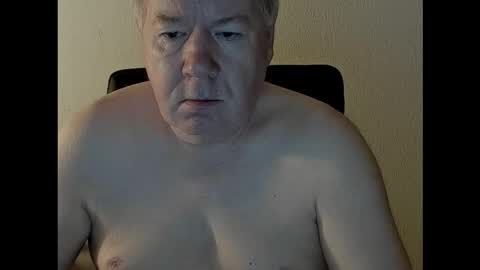 Snapshot of holgerhb53 chatting on September 16, 3:51 am Holger online show from September 16, 3:51 am