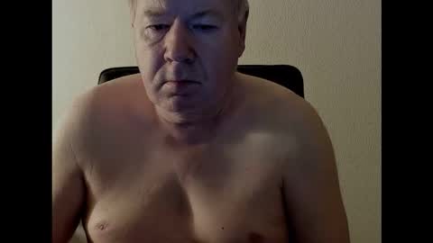 Snapshot of holgerhb53 chatting on September 17, 2:02 am Holger online show from September 17, 2:02 am