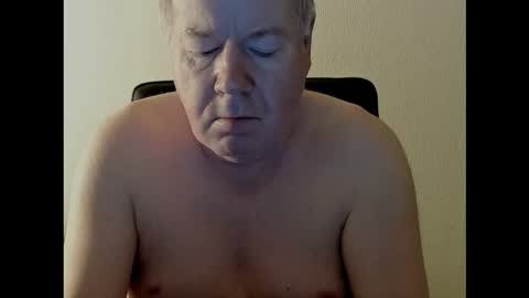 Snapshot of holgerhb53 chatting on October 1, 1:11 am Holger online show from October 1, 1:11 am