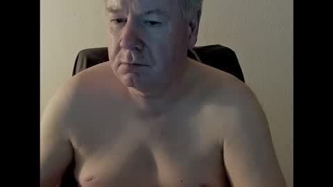 Snapshot of holgerhb53 chatting on October 1, 1:17 pm Holger online show from October 1, 1:17 pm