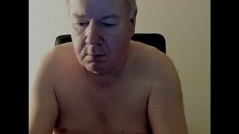 Snapshot of holgerhb53 chatting on October 2, 1:56 am Holger online show from October 2, 1:56 am