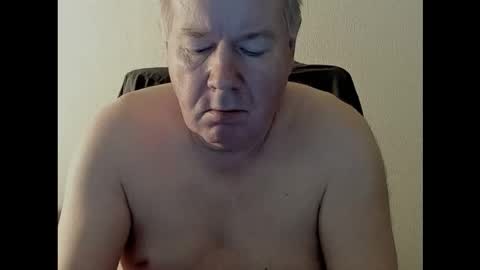 Snapshot of holgerhb53 chatting on October 5, 2:15 pm Holger online show from October 5, 2:15 pm