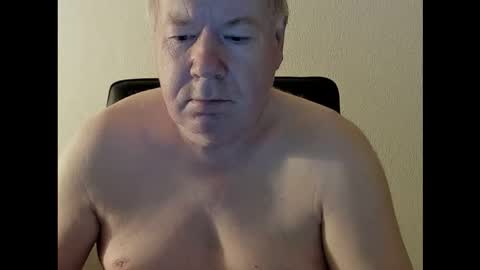 Snapshot of holgerhb53 chatting on October 7, 3:25 am Holger online show from October 7, 3:25 am