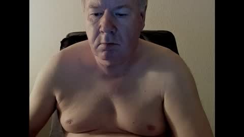 Snapshot of holgerhb53 chatting on October 7, 3:31 pm Holger online show from October 7, 3:31 pm