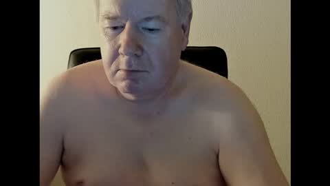 Snapshot of holgerhb53 chatting on October 8, 3:37 am Holger online show from October 8, 3:37 am