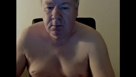 Snapshot of holgerhb53 chatting on October 12, 3:27 am Holger online show from October 12, 3:27 am