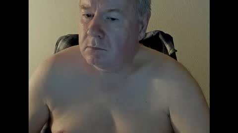 Snapshot of holgerhb53 chatting on October 12, 3:33 pm Holger online show from October 12, 3:33 pm