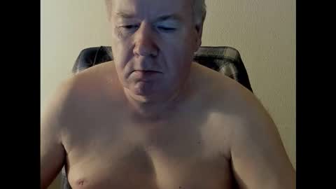 Snapshot of holgerhb53 chatting on October 13, 4:07 pm Holger online show from October 13, 4:07 pm