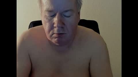 Snapshot of holgerhb53 chatting on October 19, 3:01 pm Holger online show from October 19, 3:01 pm