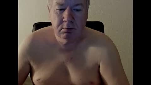 Snapshot of holgerhb53 chatting on October 22, 1:39 am Holger online show from October 22, 1:39 am