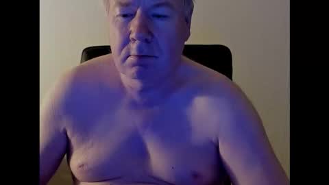 Snapshot of holgerhb53 chatting on October 28, 3:21 am Holger online show from October 28, 3:21 am