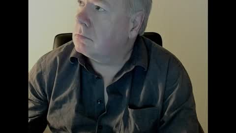 Snapshot of holgerhb53 chatting on October 29, 10:50 am Holger online show from October 29, 10:50 am