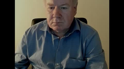 Snapshot of holgerhb53 chatting on November 1, 10:17 am Holger online show from November 1, 10:17 am