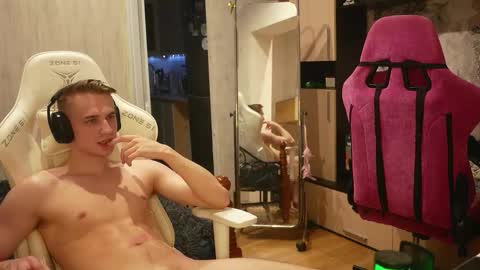 Snapshot of holiday_boys chatting on September 20, 9:38 pm Extaz Athrey Howard online show from September 20, 9:38 pm
