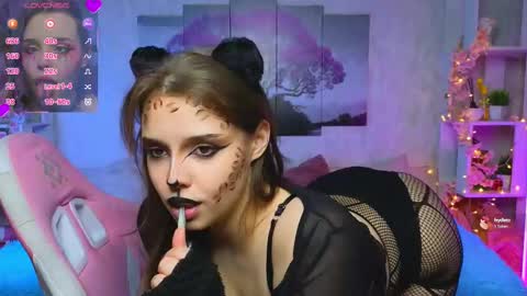 Snapshot of hollisbelch chatting on March 8, 6:16 pm Lux online show from March 8, 6:16 pm