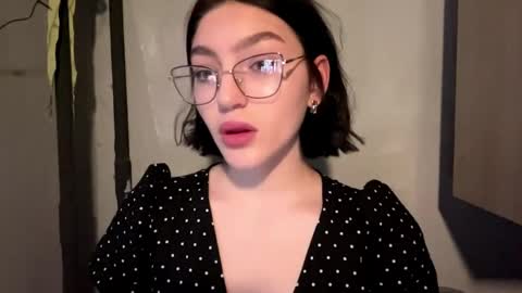 Snapshot of hollisguerrette chatting on April 5, 1:19 pm Sofia online show from April 5, 1:19 pm