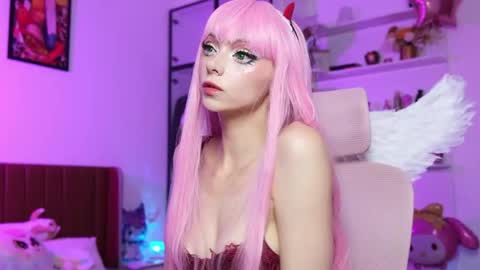 Holli online show from May 17, 12:45 pm