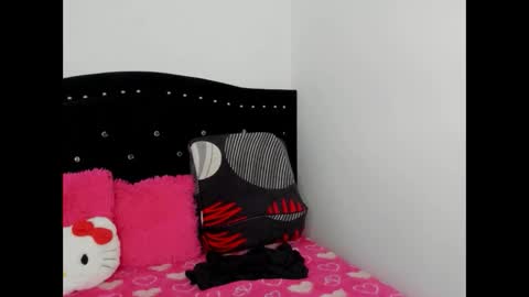 holly... online show from December 1, 6:46 pm