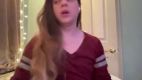 Snapshot of holly23hopefull chatting on December 30, 7:04 am Hollys Drive threw Side Of CB. online show from December 30, 7:04 am