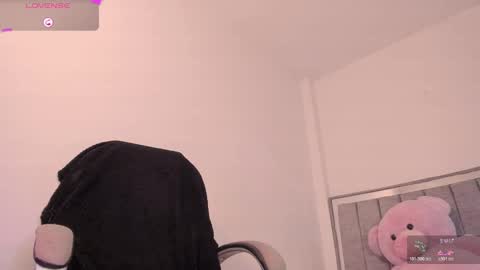 holly_16 online show from March 23, 2:04 am