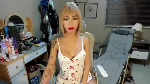 Snapshot of holly_cassandra chatting on February 20, 2:39 pm holly_cassandra online show from February 20, 2:39 pm