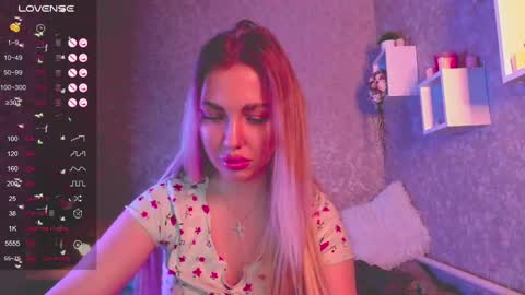 holly_molly8 online show from January 13, 6:05 pm