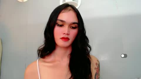 Snapshot of holly_sunshine69 chatting on December 31, 10:26 am Apple online show from December 31, 10:26 am