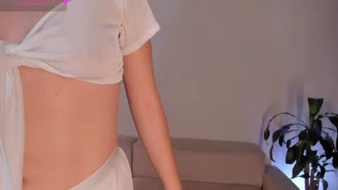 Snapshot of holly_velvett chatting on July 10, 1:21 am holly online show from July 10, 1:21 am