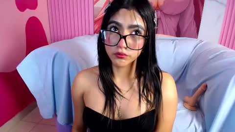 Snapshot of holly_watson_ chatting on June 27, 4:17 am Holly Wastson online show from June 27, 4:17 am