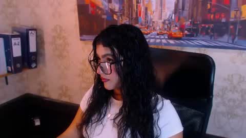Snapshot of holly_watson_ chatting on July 16, 4:51 am Holly Wastson online show from July 16, 4:51 am