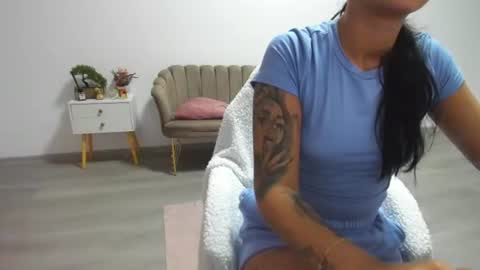 Snapshot of holly_wood18 chatting on June 27, 8:08 am holly_wood18 online show from June 27, 8:08 am