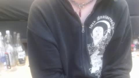 Holly Hawkes online show from November 21, 8:40 pm