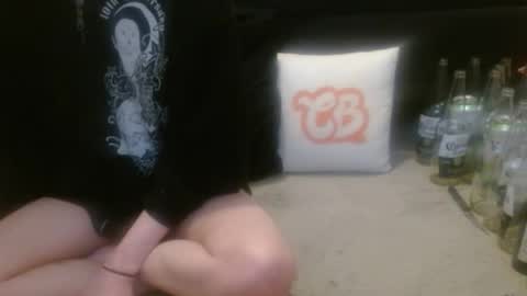 Holly Hawkes online show from March 31, 9:26 pm