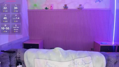 Holly online show from October 28, 8:00 pm